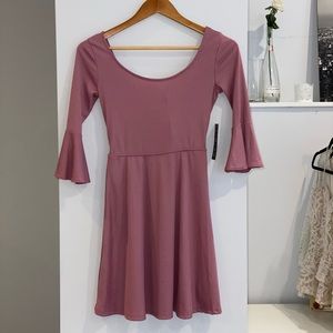NWT Flounce sleeve dress
